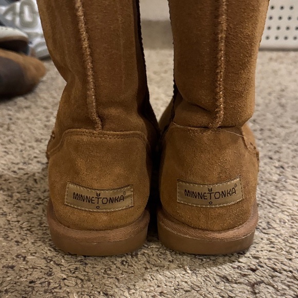 Minnetonka Suede Brown Women’s Tall Boots - Picture 3 of 4